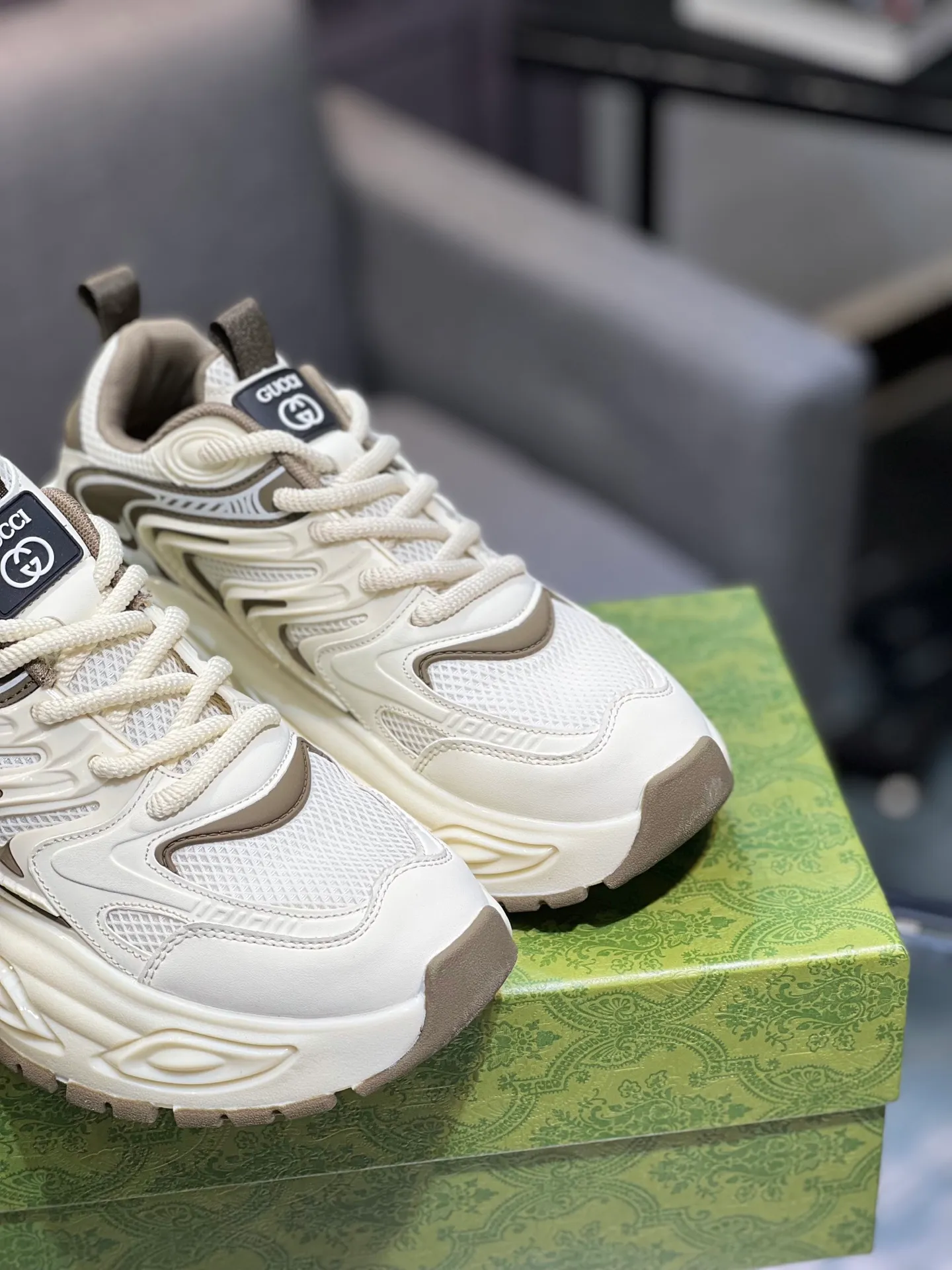 💰¥460 Brand: GUCCI Standard code: 38-44, Material: original material splicing, comfortable and breathable lining, lightweight and wear-resistant sports outsole Style category: men's fashionable casual shoes, running, sports shoes, distinguished luxury brand elements, top luxury